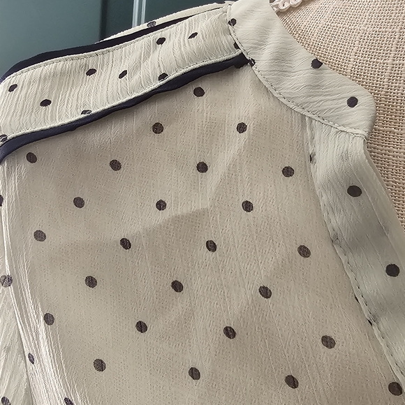 Lightweight summer blouse - Picture 2 of 7